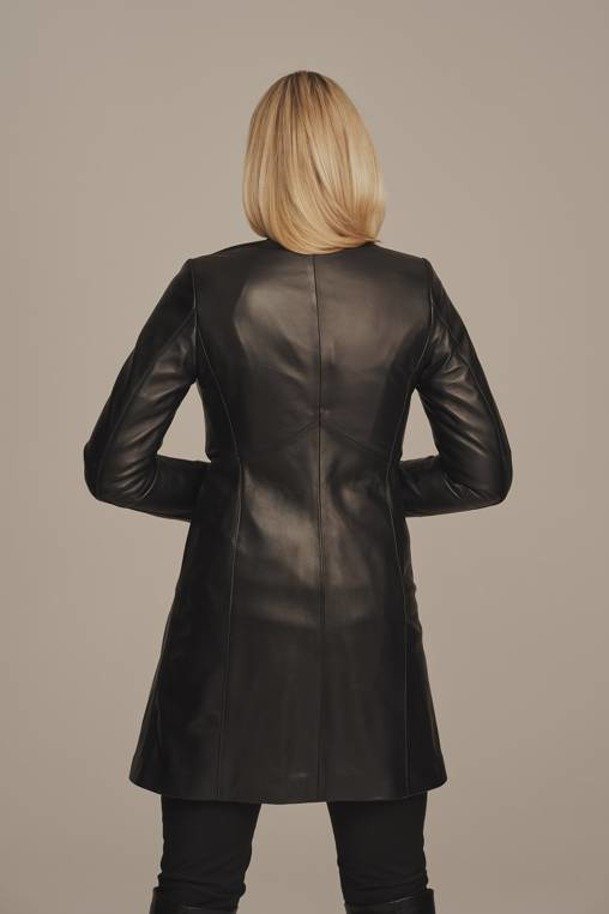 Dámsky čierny kožený kabát